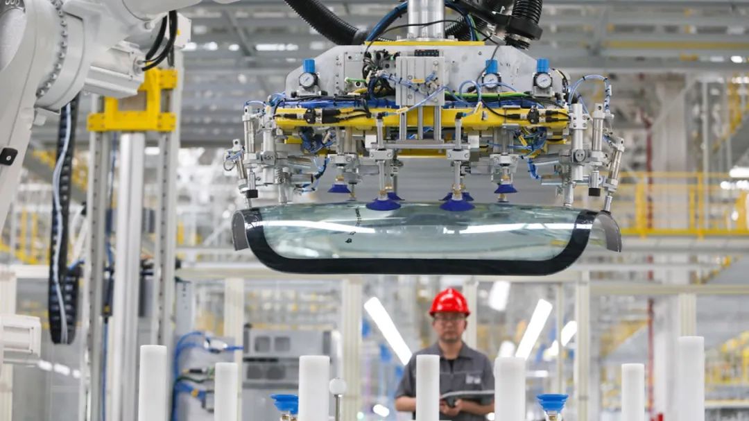 中国农机智造新标杆 解码雷沃智慧农业智能拖拉机制造基地的“超能力”